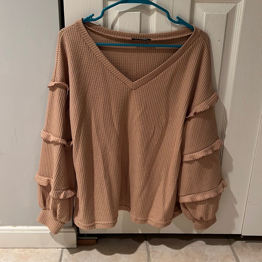 Fashion M top with ruffle sleeve